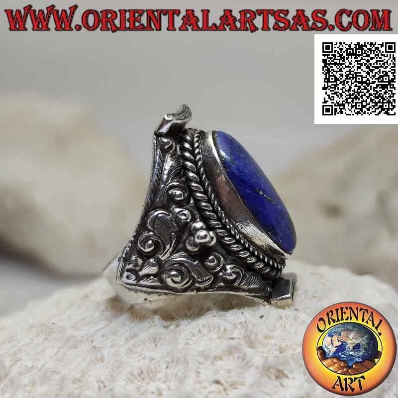 Anello in argento con lapislazzulo ovale su montatura nepalese e decoro etnico floreale in altorilievo (17)