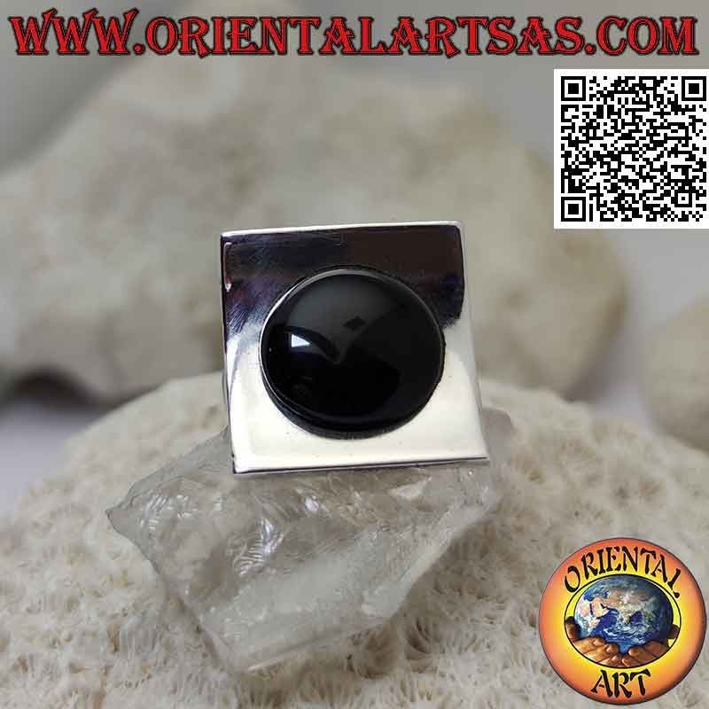 Bague concave carrée en argent lisse avec cabochon rond central onyx