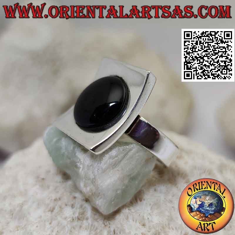 Anello in argento liscio quadrato concavo con onice tonda cabochon centrale