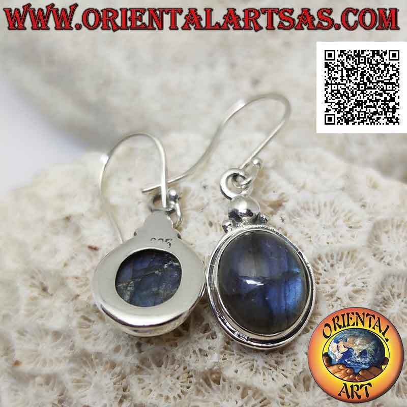 Pendientes de plata con labradorita cabujón redondo y trío de bolas arriba