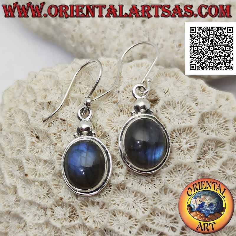 Silberne Ohrringe mit rundem Cabochon-Labradorit und drei Kugeln darüber
