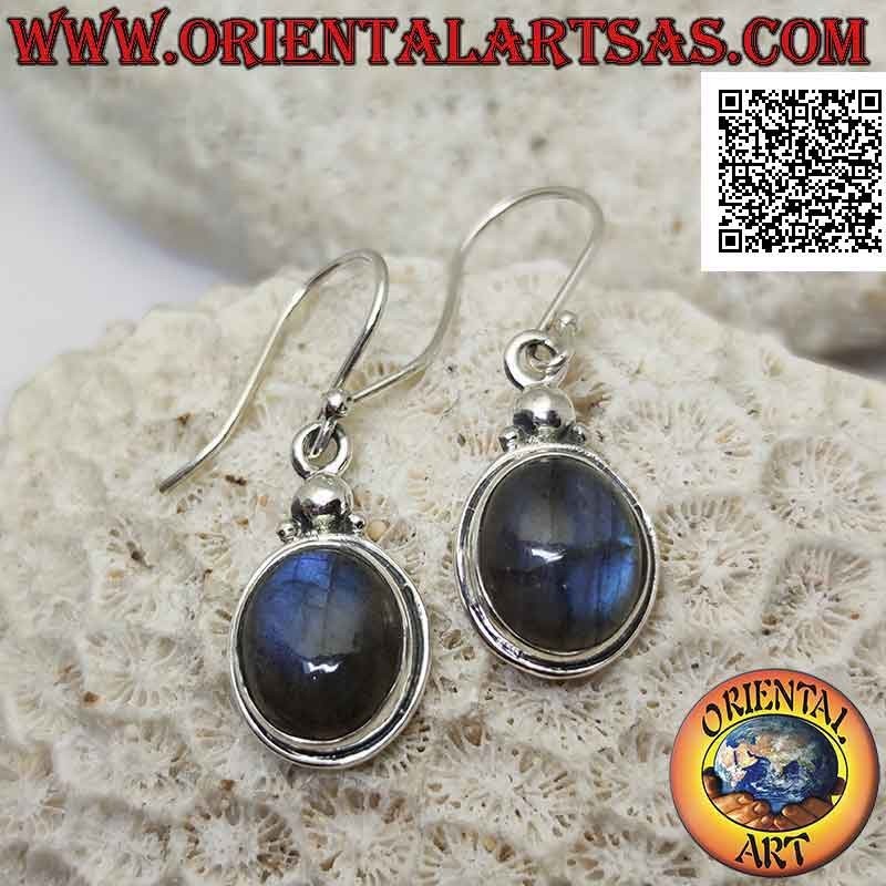 Pendientes de plata con labradorita cabujón redondo y trío de bolas arriba