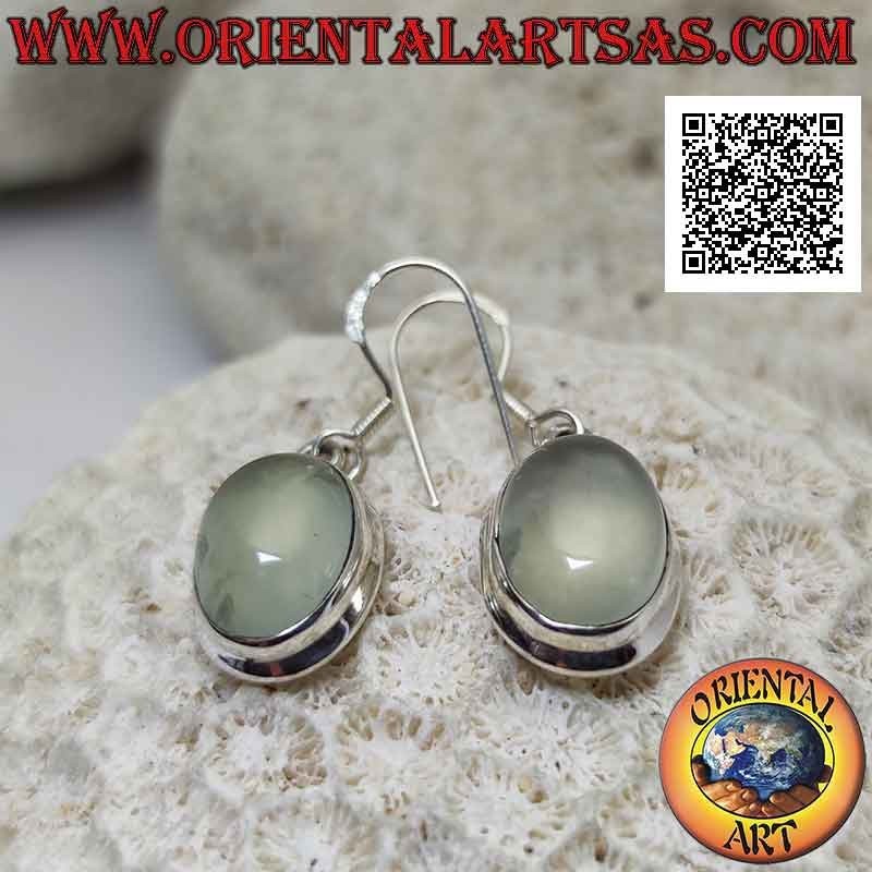 Pendientes de plata con piedra de luna ovalada cabujón en engaste liso