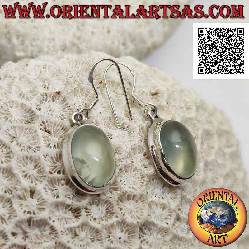 Pendientes de plata con piedra de luna ovalada cabujón en engaste liso