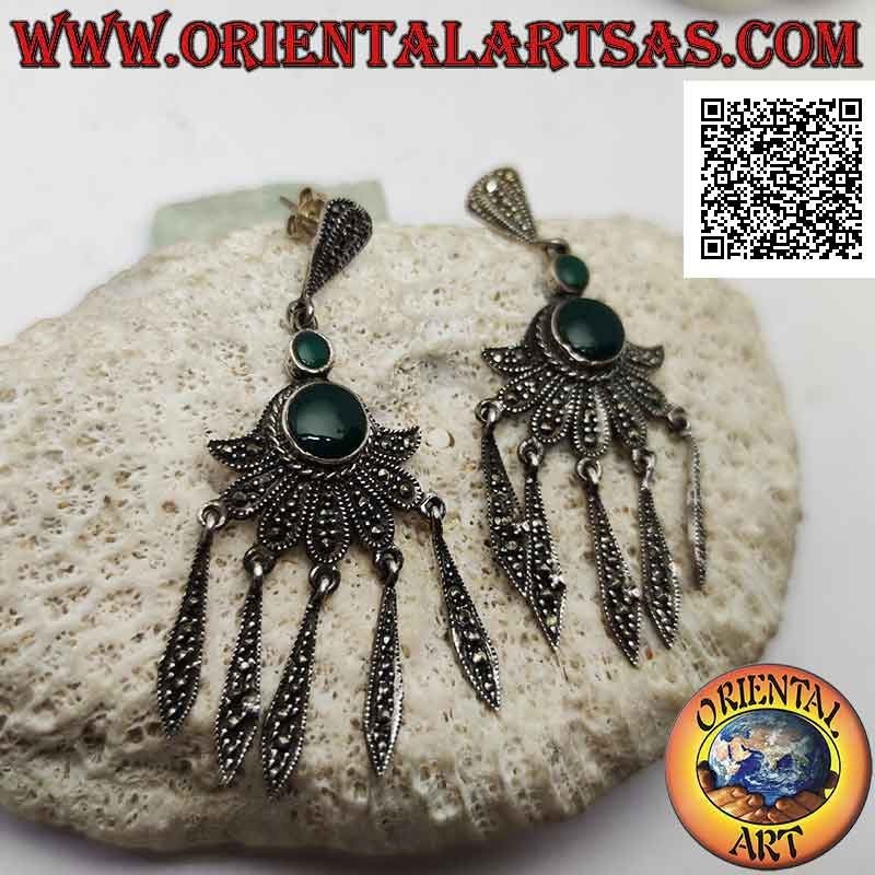 Boucles d'oreilles en argent avec agate verte ronde double sur éventail avec pendentifs cloutés de marcassite