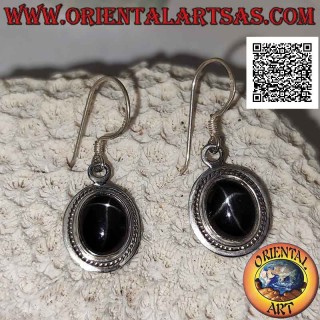 Silberne Ohrringe mit Cabochon Oval Black Star (Stern Diopsid) und breiter glatter Kante mit Verflechtung