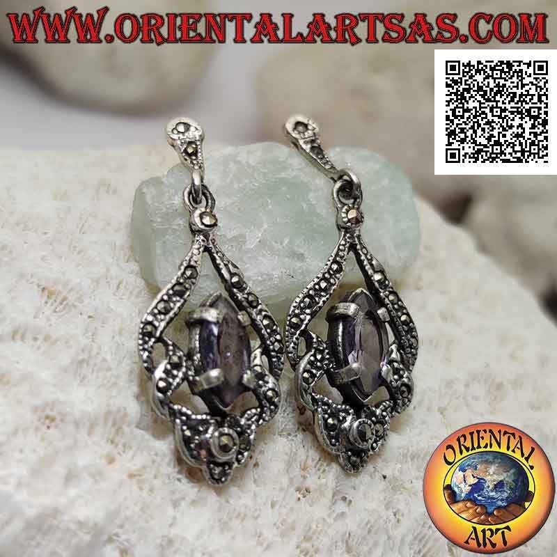 Boucles d'oreilles en argent avec améthyste navette naturelle sur monture abstraite ajourée parsemée de marcassite