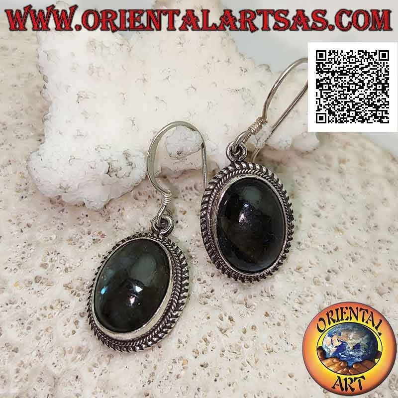Silberohrringe mit ovalem Cabochon-Labradorit, umgeben von Webart