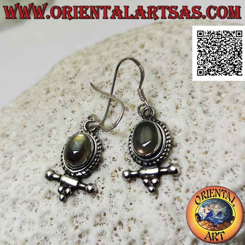 Boucles d'oreilles en argent avec cabochon ovale labradorite entouré d'entrelacs et bâton avec boules en dessous