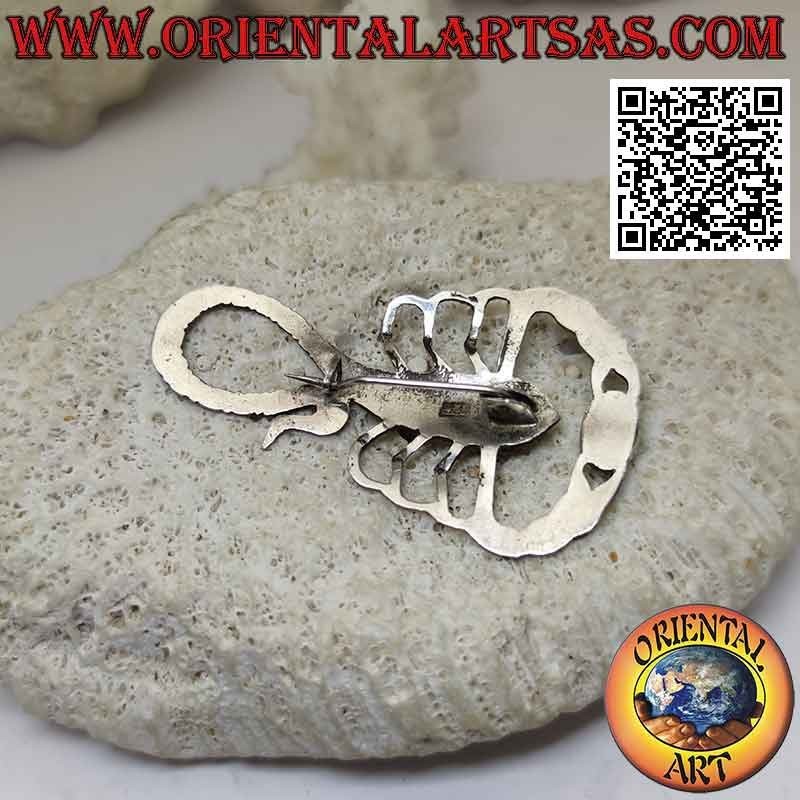 Broche en argent en forme de scorpion gravée d'améthyste ovale naturelle entre les griffes