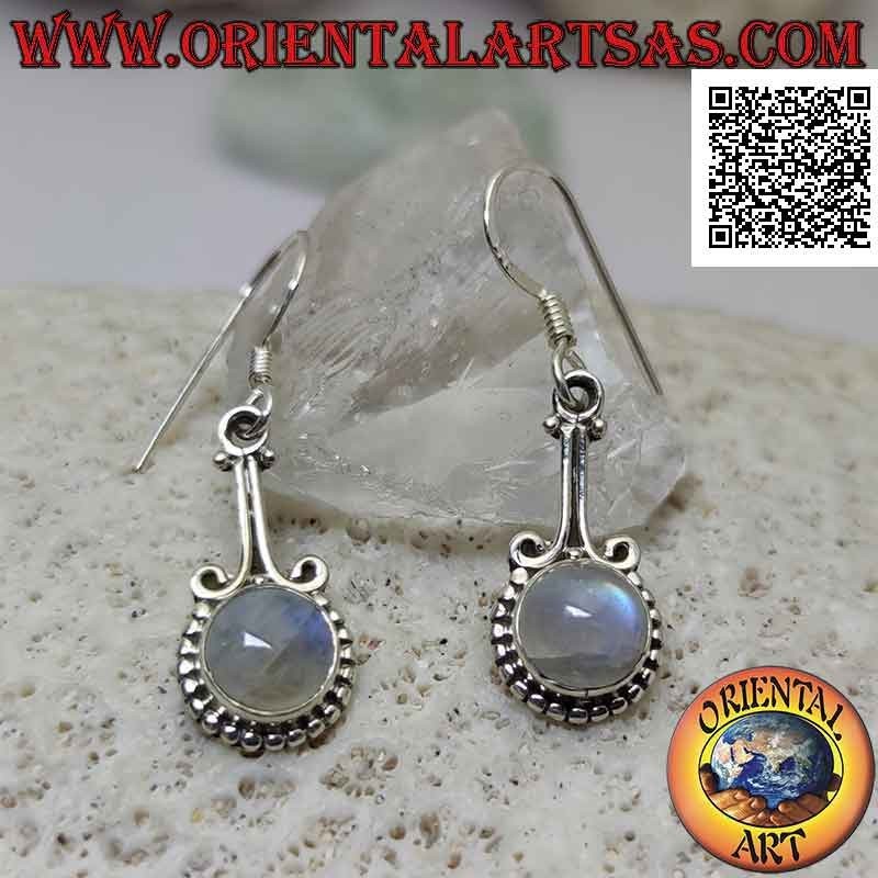 Pendientes de plata con un cabujón redondo de piedra lunar rodeado de bolas unidas por dos pequeños arcos