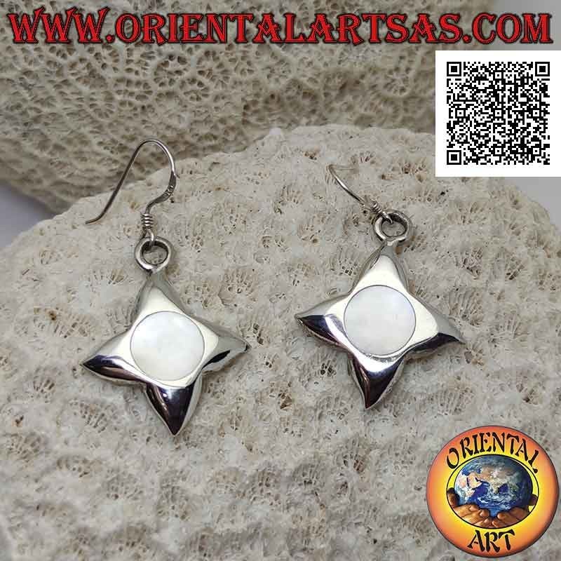 Orecchini in argento a monachella con madreperla tonda a filo bordo su croce stellata liscia
