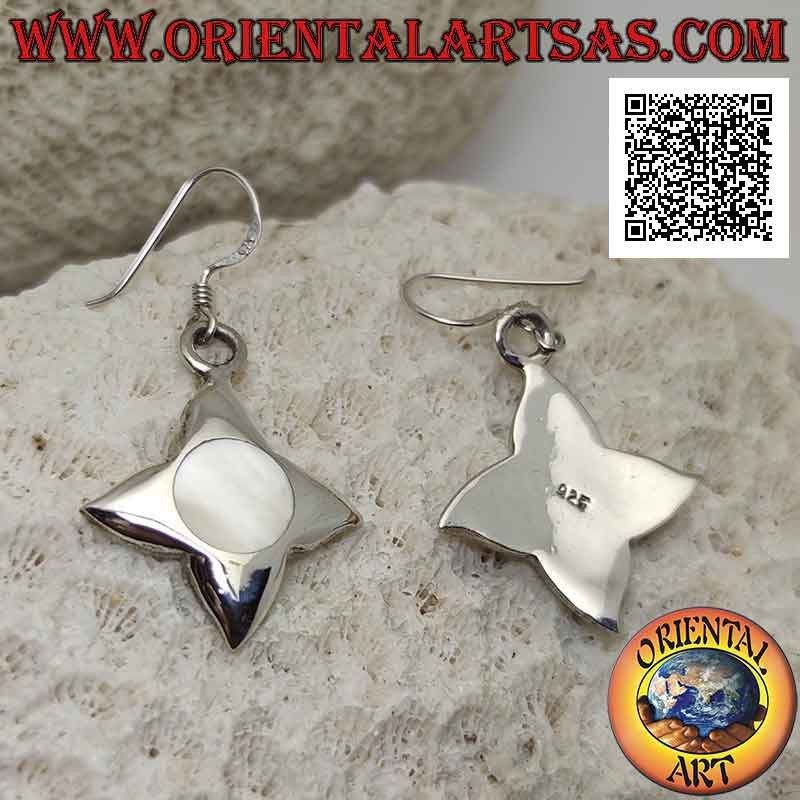 Boucles d'oreilles à levier en argent avec nacre ronde au ras du bord d'une croix étoilée lisse