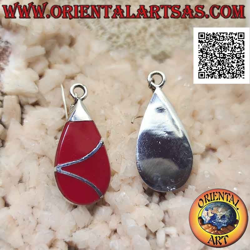 Boucles d'oreilles en argent en forme de goutte avec madrepora rouge (corail) traversée par une ligne sinueuse