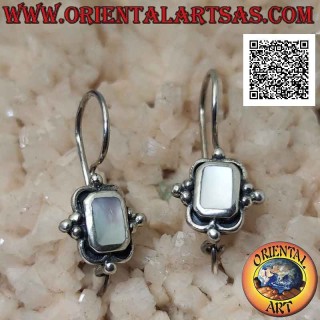 Boucles d'oreilles à levier en argent avec nacre rectangulaire et boules sur les points cardinaux