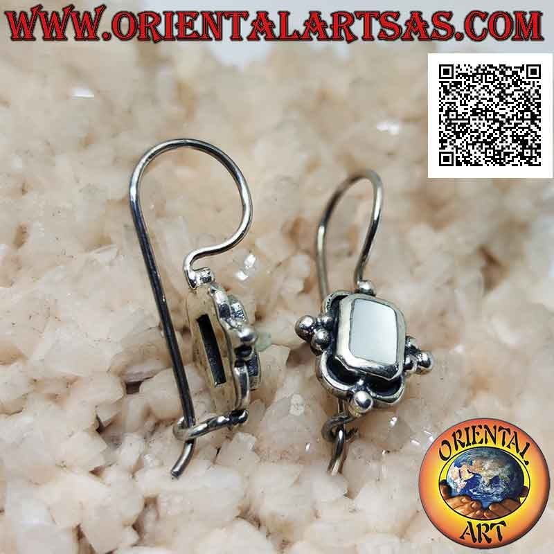 Boucles d'oreilles à levier en argent avec nacre rectangulaire et boules sur les points cardinaux