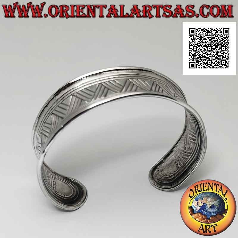 Bracciale rigido in argento 925‰ largo concavo con quadrupla linea spezzata incisa (21 mm)