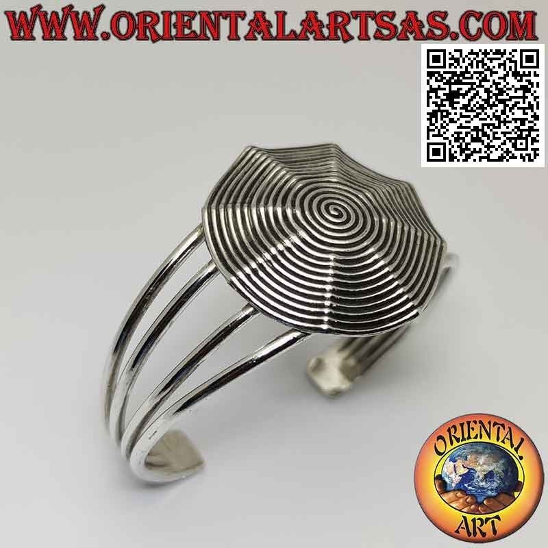 Rigid bracelet in 925 ‰ silver with round pagoda shield with engraved spiral