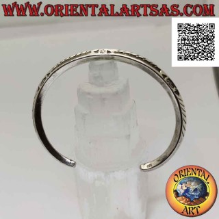 Bracelet rigide en argent 925 ‰ rhomboïde avec yin yang Tao et lignes obliques gravées