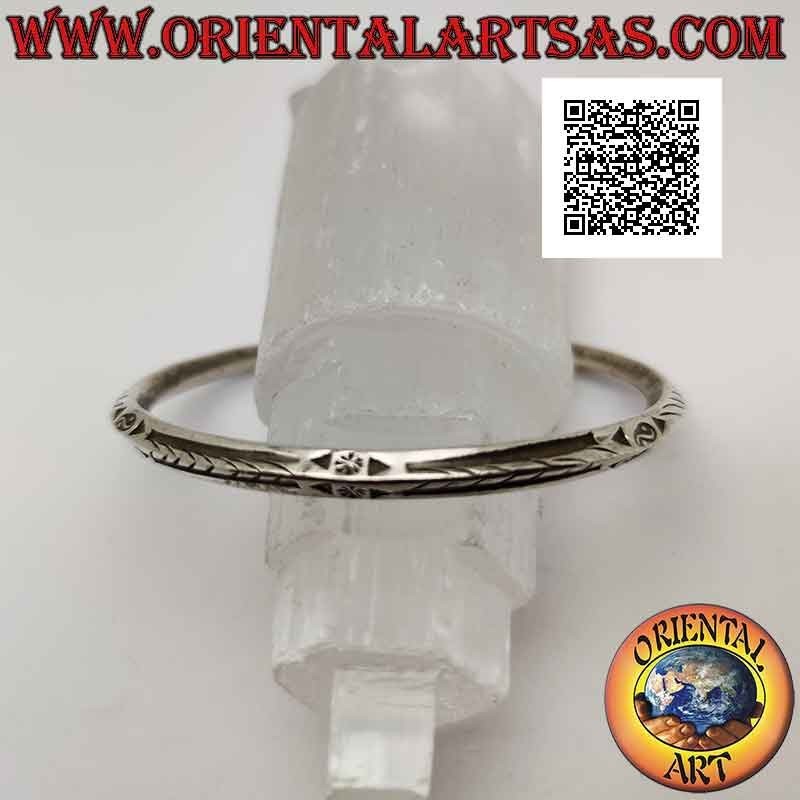 Starres Armband in 925 ‰ Silberraute mit Yin Yang Tao und gravierten schrägen Linien