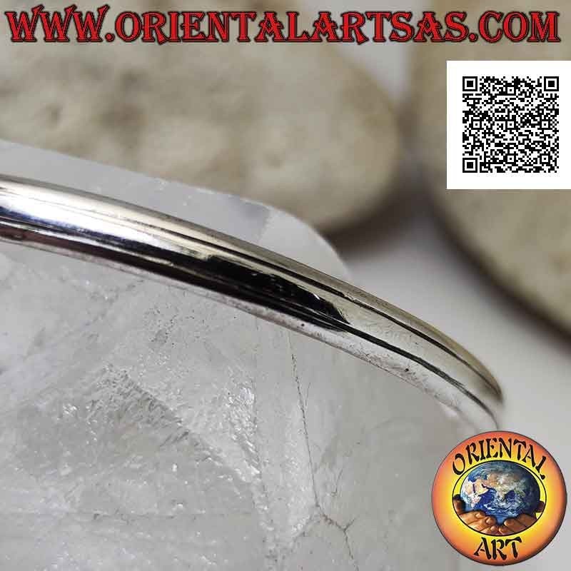 Bracelet rigide en argent 925 ‰ lisse légèrement arrondi avec double ligne parallèle gravée