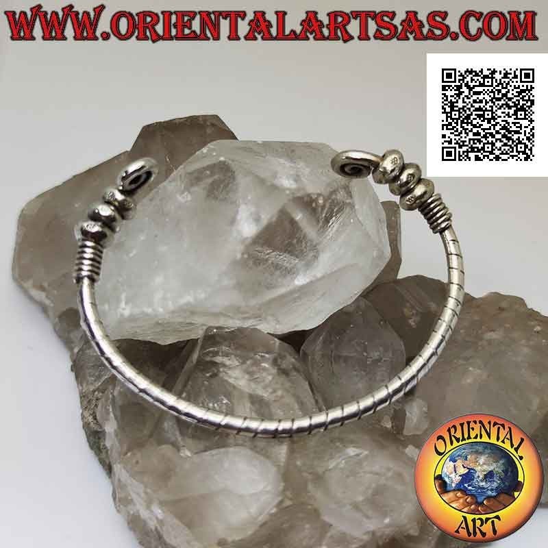 Starres Armband in 925 ‰ Silberröhren gestreift mit Spiralen an den Enden und beweglichen Donuts