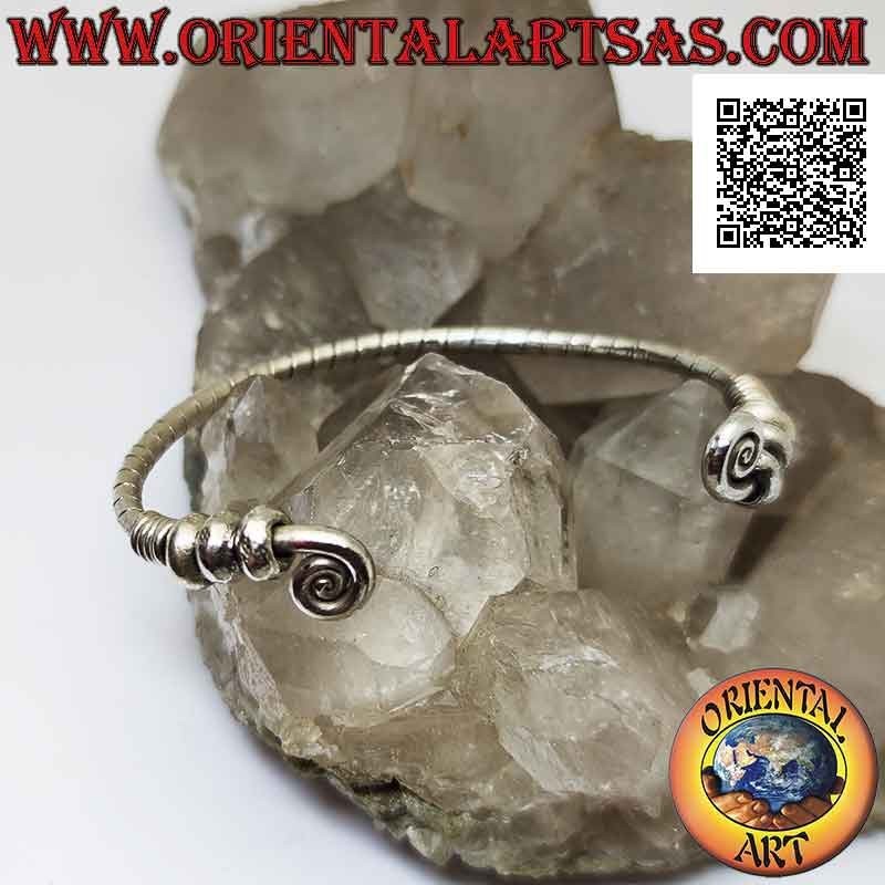 Bracciale rigido in argento 925‰ tubolare rigato con spirali sui terminali e ciambelle mobili