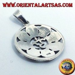 argent Om pendentif avec les huit symboles auspicieux