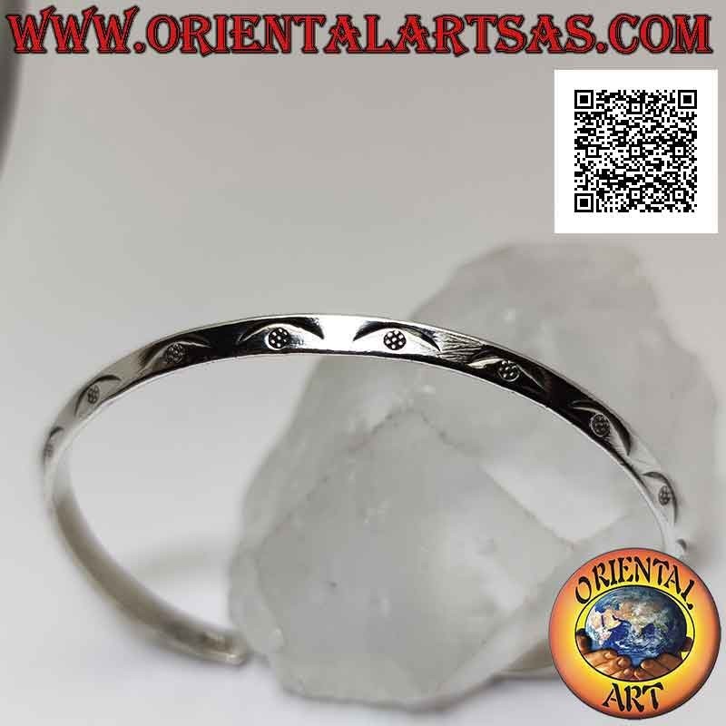 Bracciale rigido in argento 925‰ triangolare con barchette e fiorellini incisi