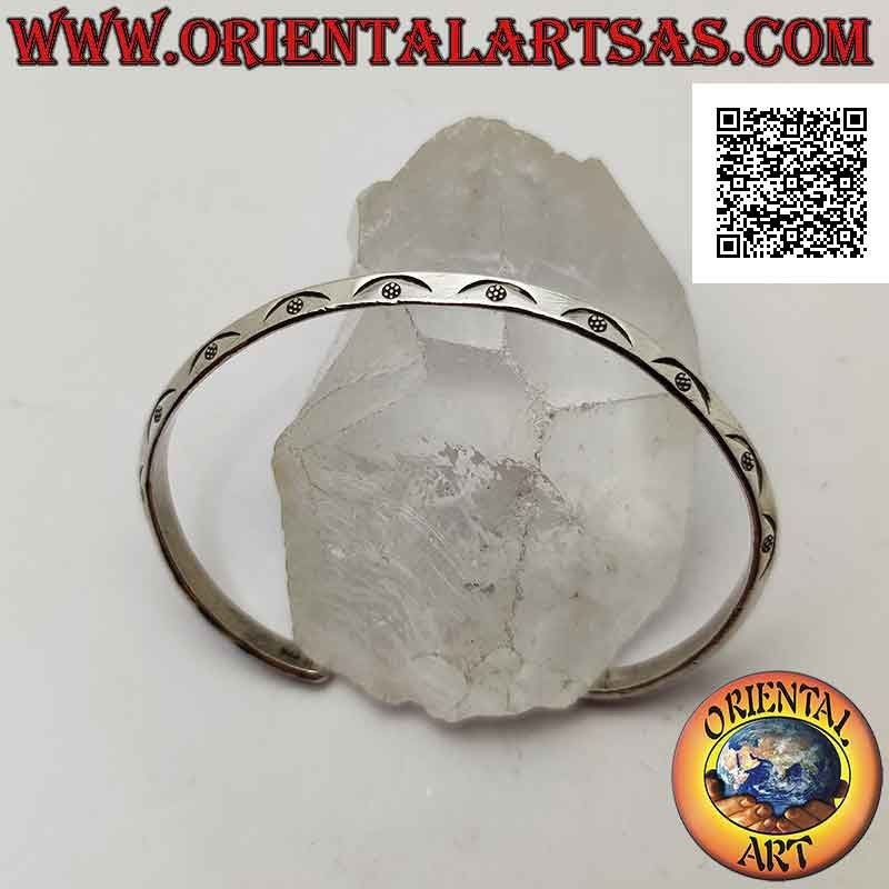 Dreieckiges 925 ‰ Silbernes starres Armband mit gravierten Booten und Blumen