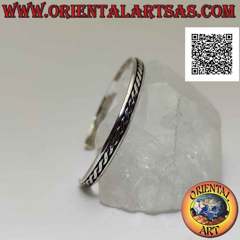 Bracelet rigide en argent 925 ‰ avec entrelacement de deux fils en bas-relief le long du centre