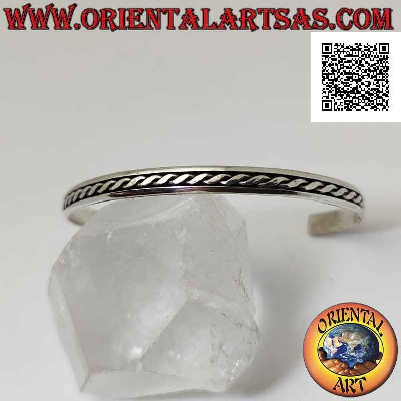 Pulsera rígida en plata 925 ‰ con entretejido de dos hilos en bajorrelieve en el centro