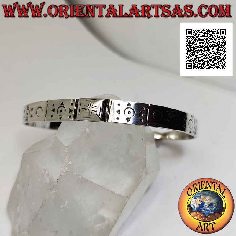 Bracelet plat rigide en argent 925 ‰ avec pyramide centrale et diverses gravures géométriques