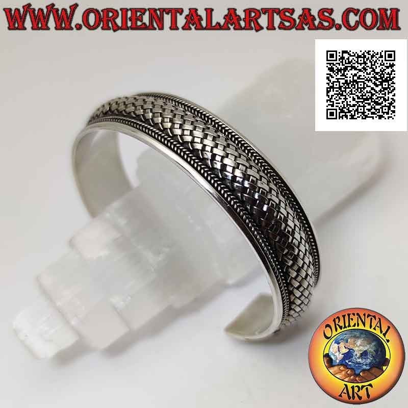 Breites starres Armband in 925 ‰ Silber mit abgerundetem Gewebe (Strohstil) zwischen den Flechten