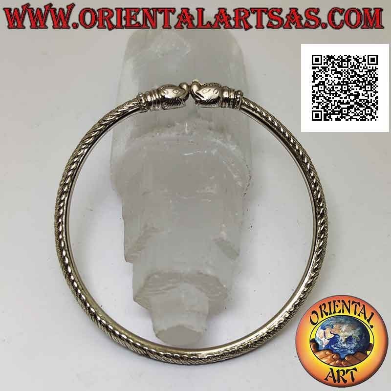 Bracciale rigido in argento 925‰ con intreccio inciso e teste di carpa giunzione