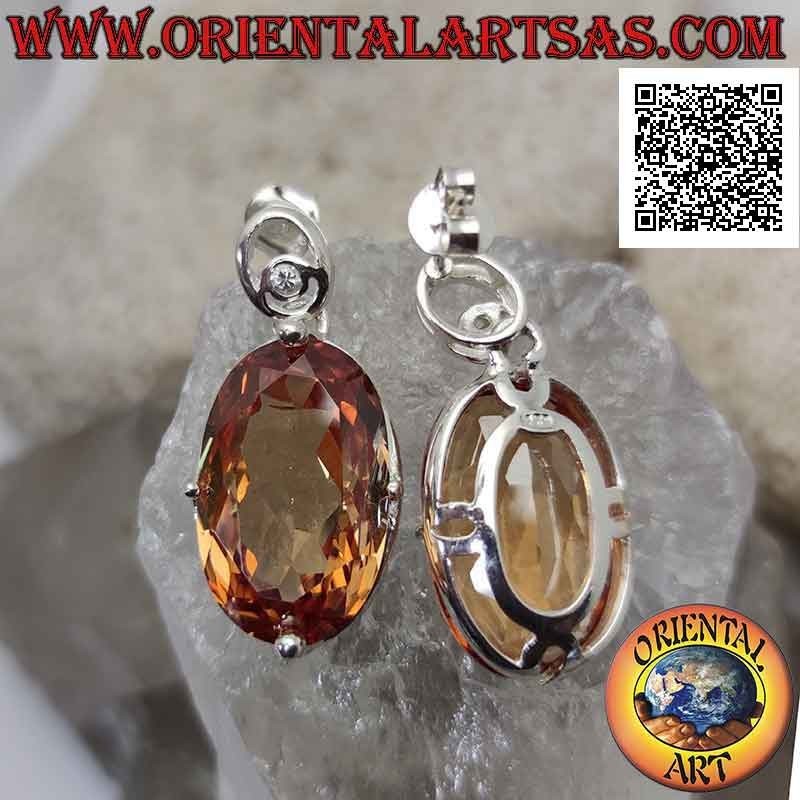 Pendientes de plata con lóbulos con grandes circonitas de champán ovaladas facetadas engastadas en un engaste suave