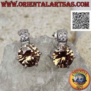 Pendientes con lóbulo de plata con circonita champán facetada redonda engastada y banda con tachuelas de circonita arriba