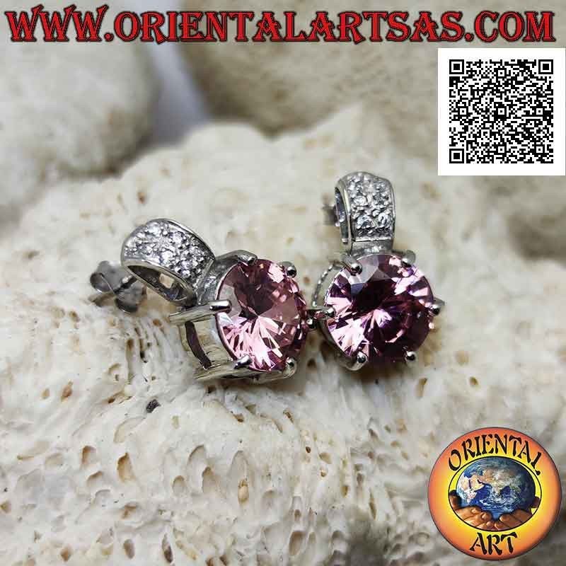 Pendientes de plata con lóbulos con circonitas francesas facetadas redondas y una banda de circonitas arriba