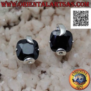 Pendientes de plata con lóbulo con espinela cuadrada facetada engastada y gancho superior grueso