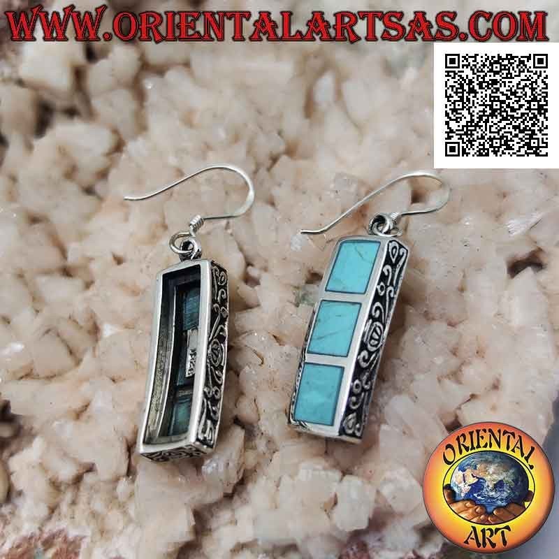 Boucles d'oreilles rectangle en argent avec trois carrés de pâte turquoise affleurant avec bord lisse et ouverture latérale