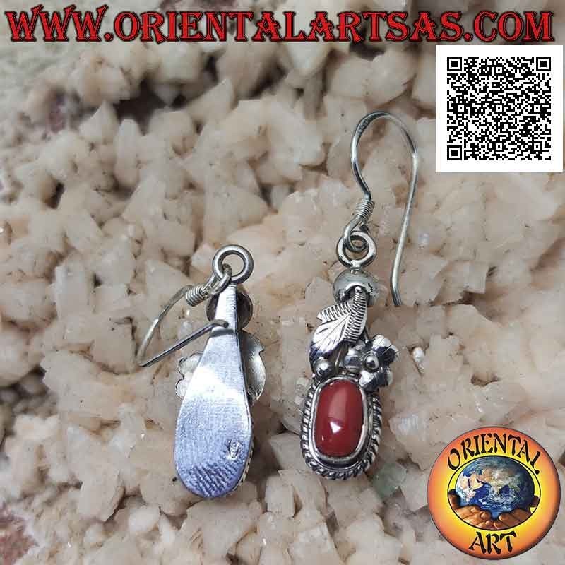 Orecchini in argento con corallo antico naturale ovale contornato da intreccio e foglia con fiore sopra