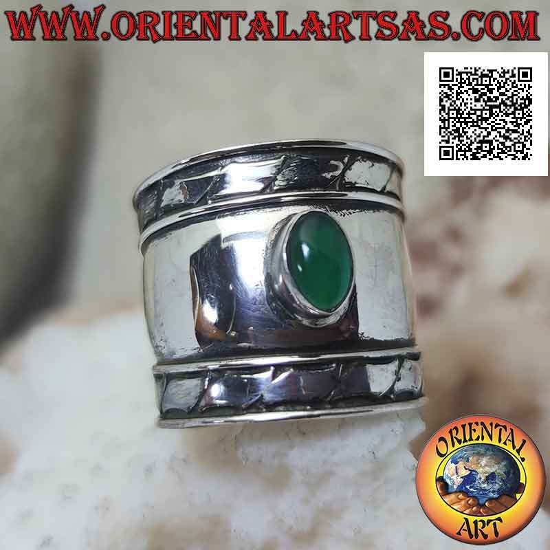 Bague large bande en argent avec agate verte ovale et gravures obliques sur les côtés, Bali