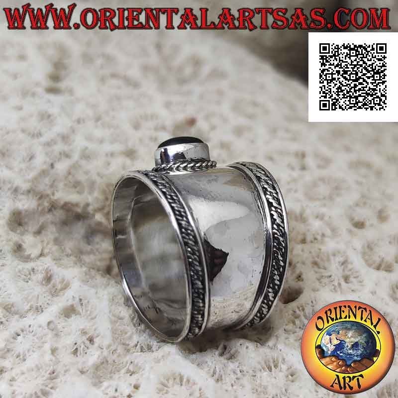 Anillo de plata de banda ancha con ónix ovalado y entrelazado en los lados, Bali (24)