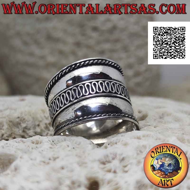 Anillo de plata de banda ancha con línea central ondulada y entrelazado lateral, Bali