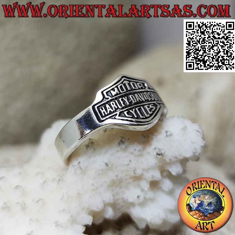 Smooth silver ring with "Harley Davidson" logo in curved bas-relief