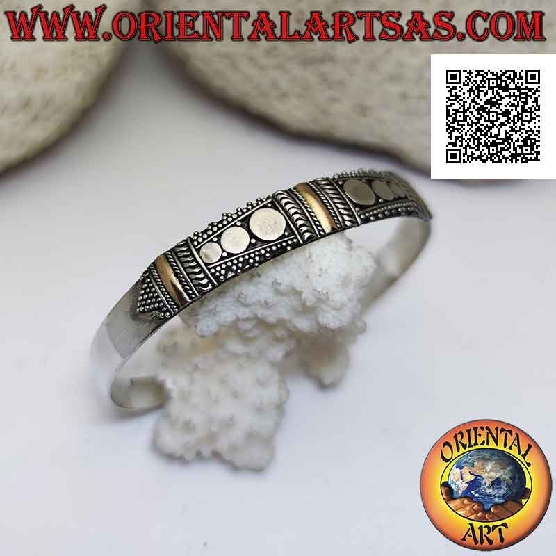 Pulsera rígida en plata 925 ‰ con 3 placas de oro de 14 quilates y decoración de tachuelas