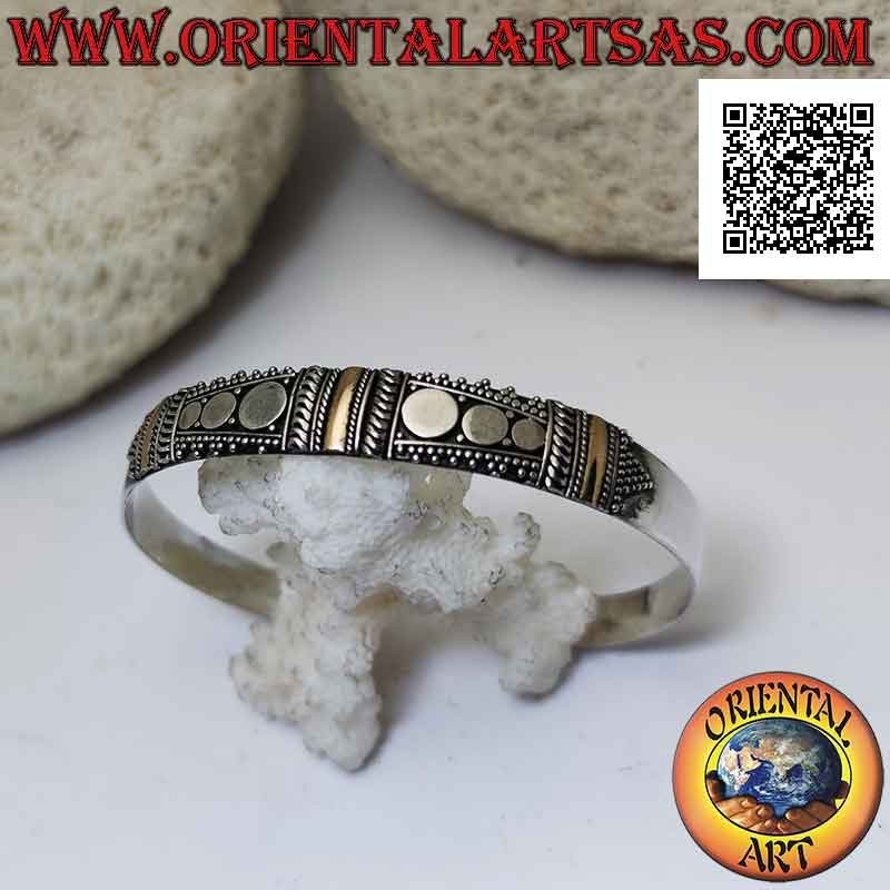 Pulsera rígida en plata 925 ‰ con 3 placas de oro de 14 quilates y decoración de tachuelas