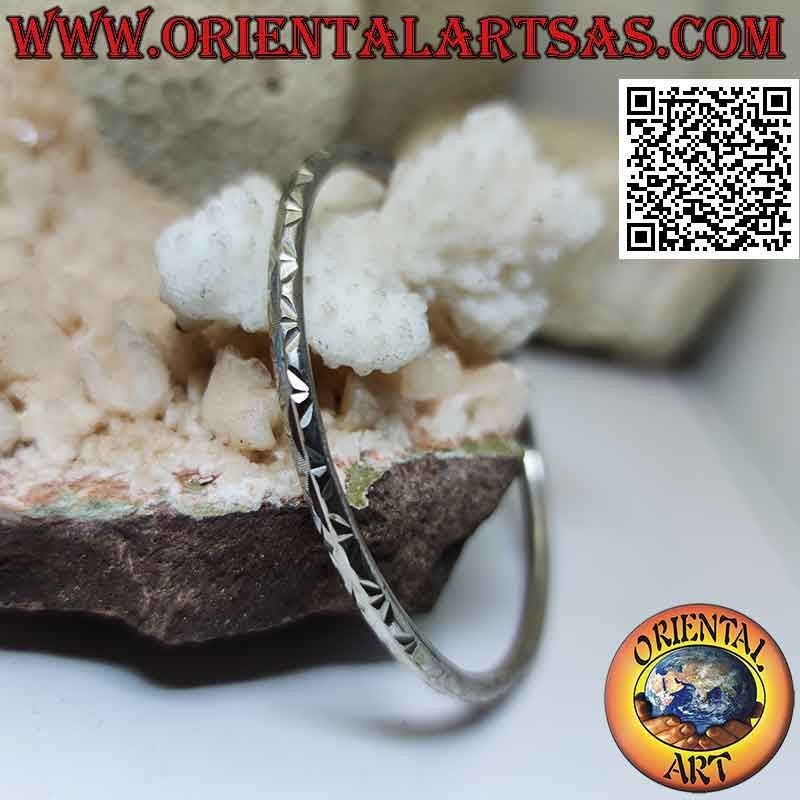 Bracciale rigido in argento 925‰ ad anello diamantato con incisioni a X