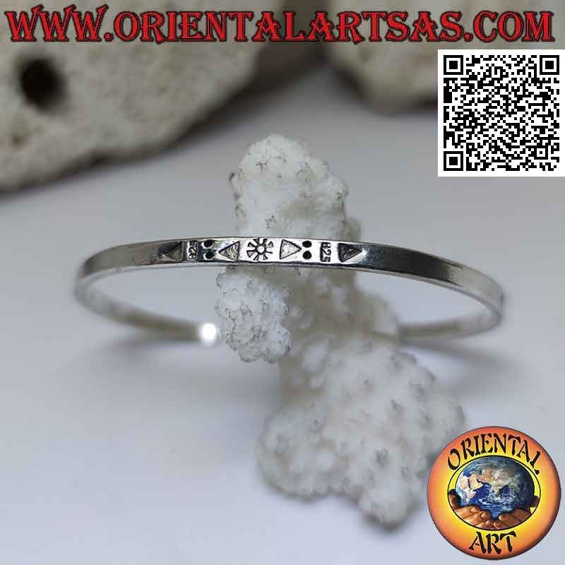 Bracciale rigido in argento 925‰ piatto liscio con geroglifici incisi
