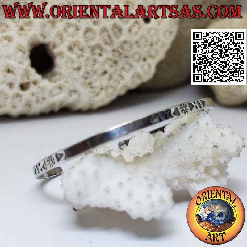 Smooth flat 925 ‰ silver rigid bracelet with engraved hieroglyphs